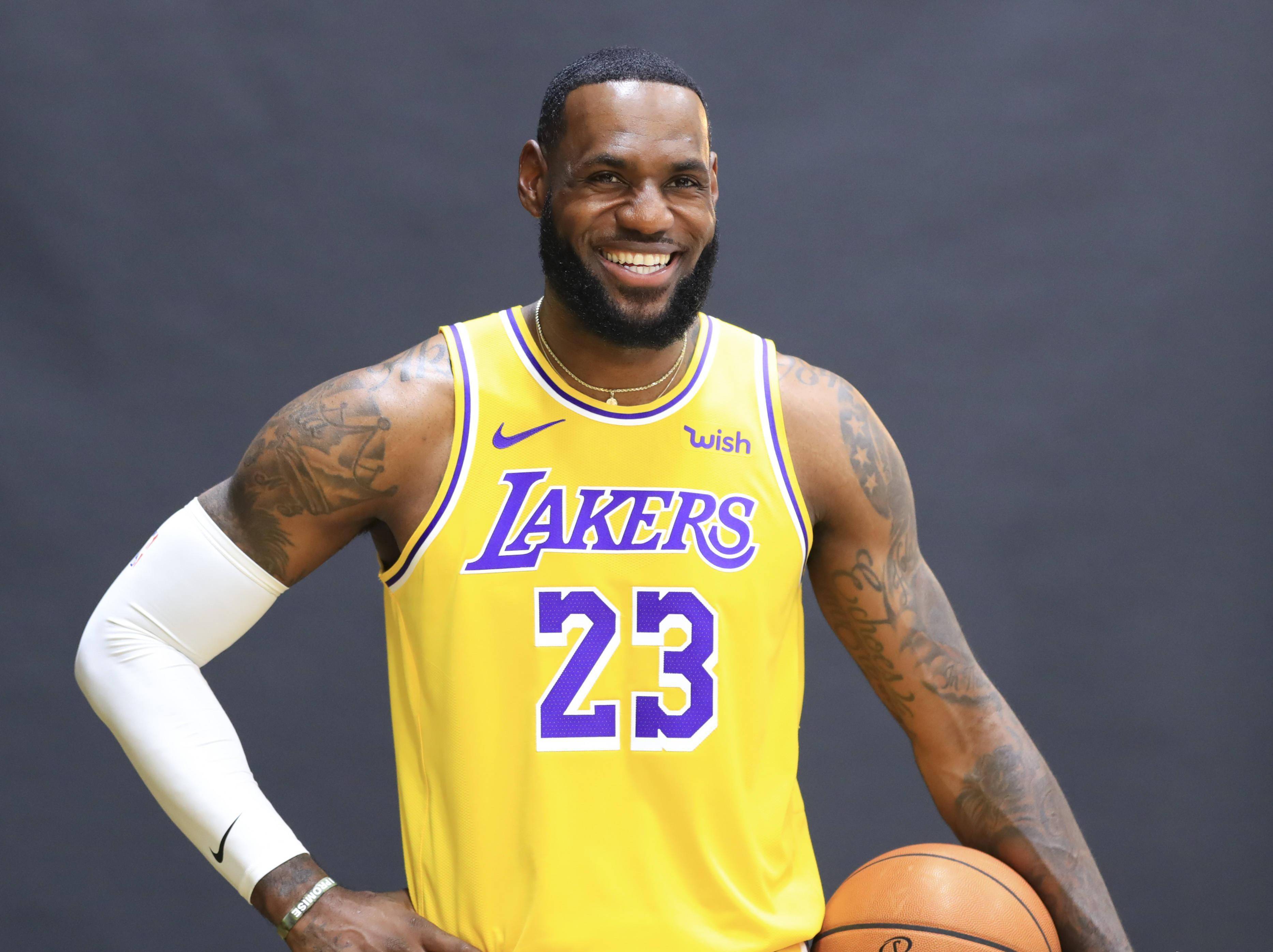 勒布朗-詹姆斯入选NBA历史百大球员排名